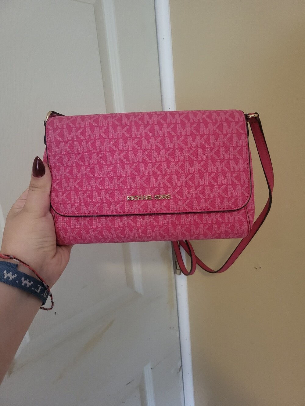 Euc Michael Kors Hot Pink Signature Crossbody with Gold Hardware